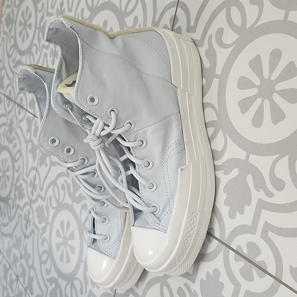 Never worn Converse - Picture 5 of 7